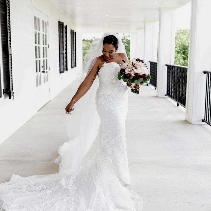 Bride posing on the Kendall Point veranda