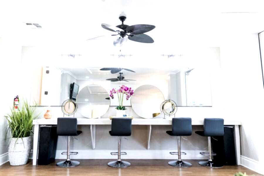 the makeup counter in the bridal suite at Kendall Point