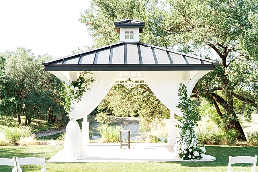 wedding gazebo at Kendall Point