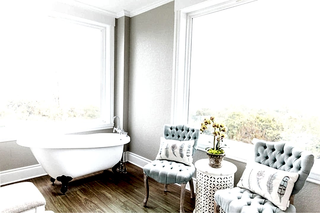 clawfoot tub in the bridal suite at Kendall Point