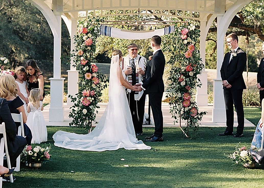 Rabbi performing wedding ceremony under chuppah at Kendall Point