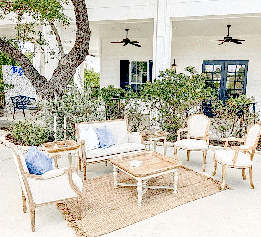 Lounge area outside Kendall Point